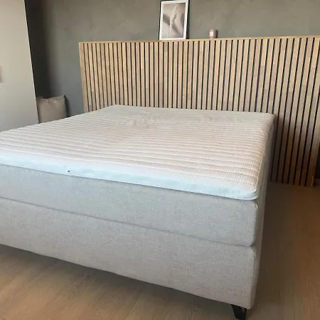 Large And Modern Διαμέρισμα *